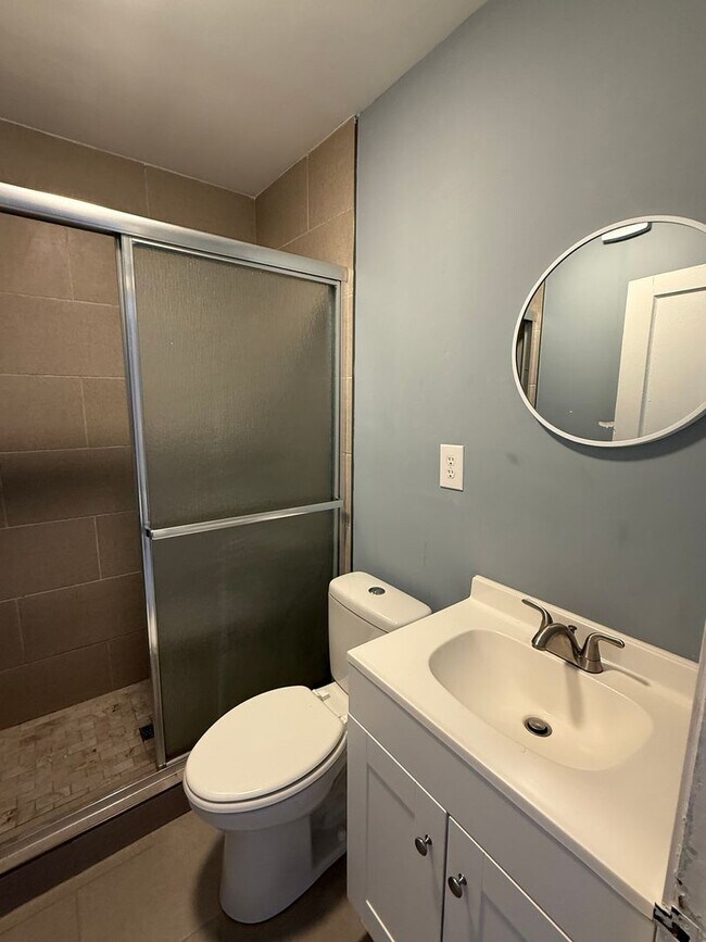 Building Photo - 1610 Hampton Ave SW