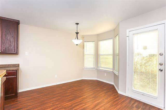 Building Photo - 10748 Many Oaks Dr