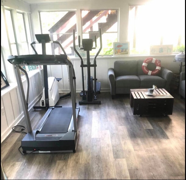 Mini gym in shared 3-season porch98 - 1227 Jefferson St