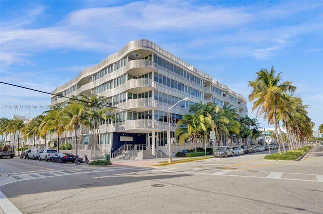 Building Photo - 2100 Park Ave