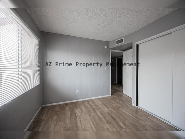 Building Photo - 5440 W Belleview St