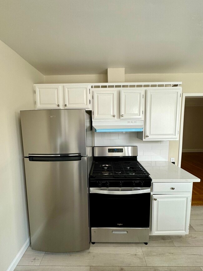 Building Photo - 2538 15th Ave