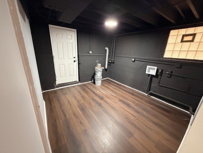 Building Photo - 7840 S Saginaw Ave