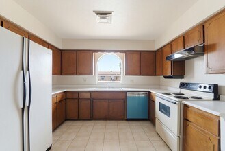 Building Photo - 1107 N July Cir