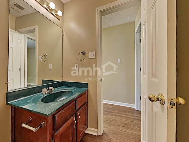 Building Photo - 4514 Huron Rd