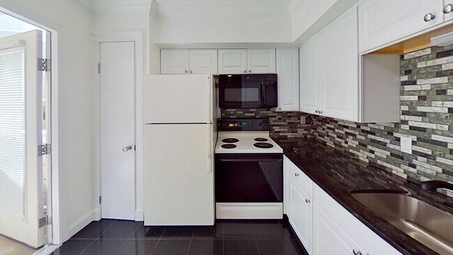 Primary Photo - 26 Beacon St