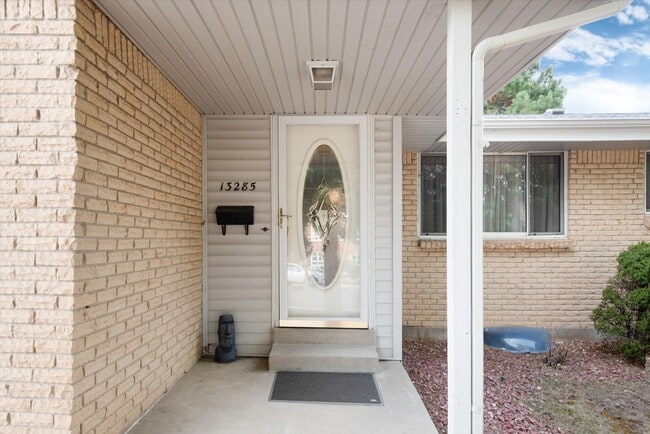 Building Photo - Vintage 5 bed Home in Green Mountain Estat...