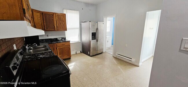 Building Photo - 1319 Washburn St