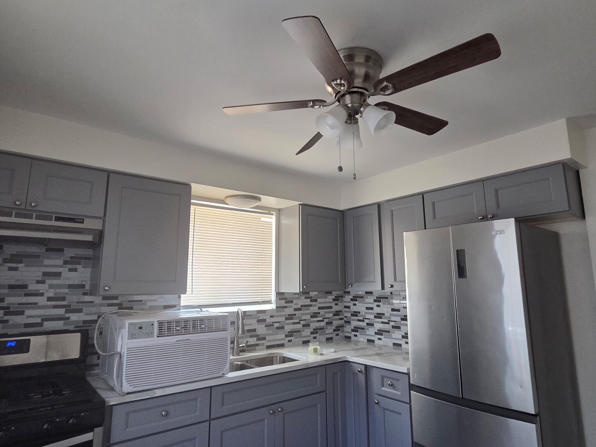 Building Photo - 14605 Des Plaines St