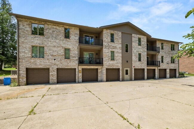 Building Photo - 1665 Riva Ridge Dr