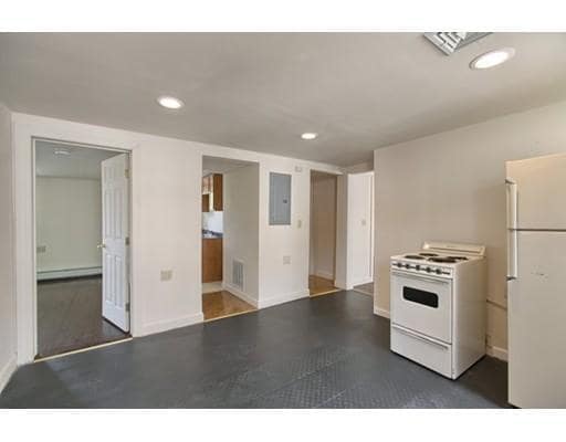 Building Photo - 15 Broadway-Unit 2