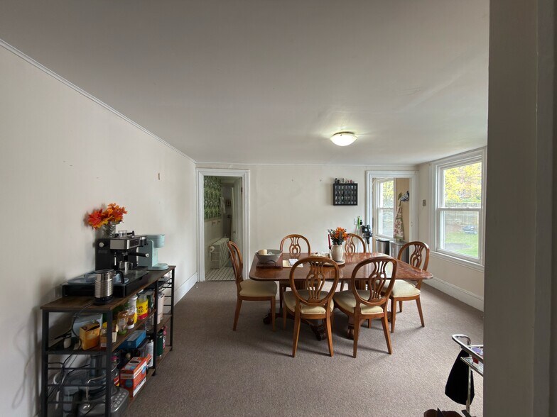 Building Photo - 19 Strathmore Rd