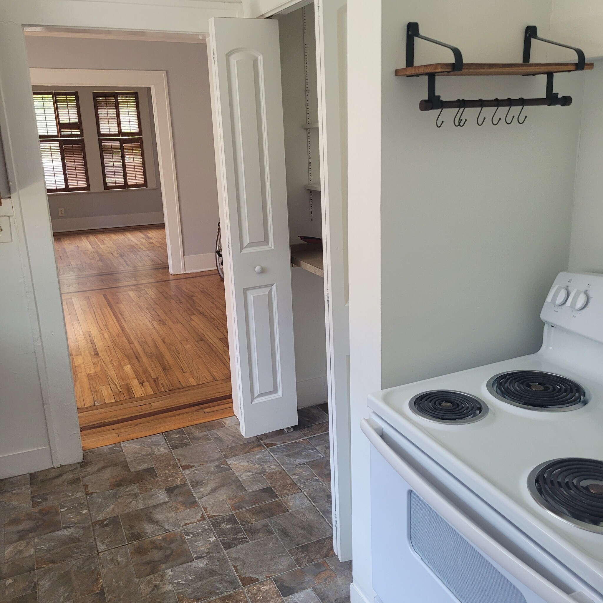 Beautiful hardwood floors - 3812 Walsh St