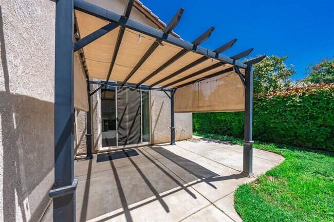 Building Photo - Beautifully Updated North Clovis 3/3