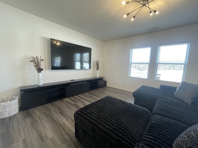 Building Photo - 156 Babbling Brk Dr