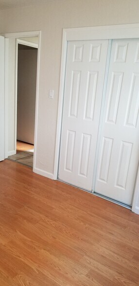 Building Photo - 845 Apgar St