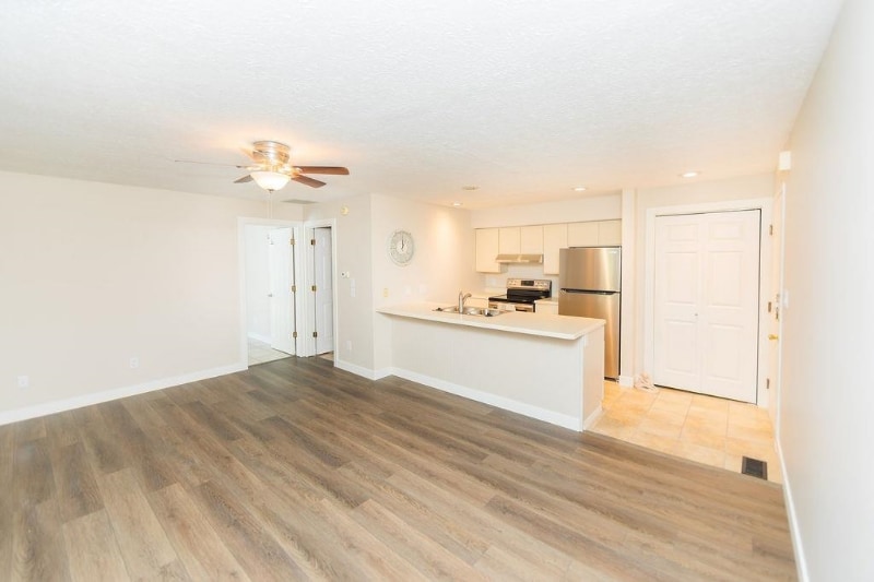 Building Photo - 1346 S College Mall Rd