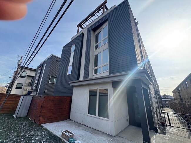 Building Photo - 2625 W 25th Ave