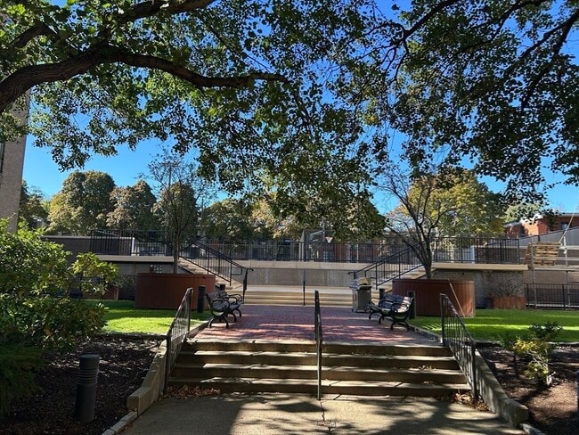 Building Photo - 44 Washington St