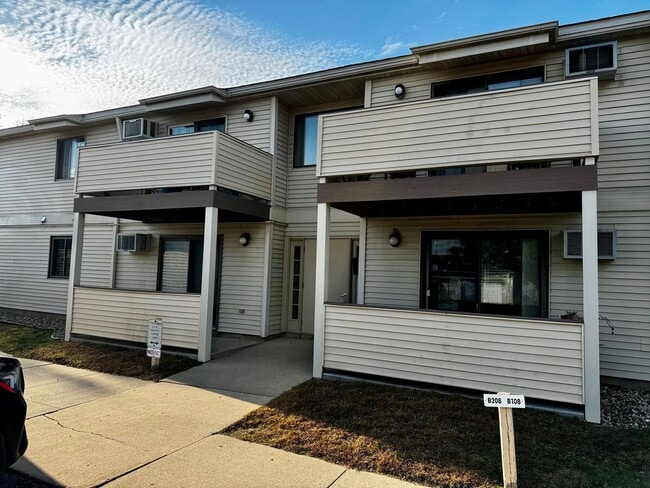 Building Photo - Move in as early as December 19, 2025 No Monthly Pet Rent! NW Rochester Mn Condo 2 bedroom, 1.5 b...