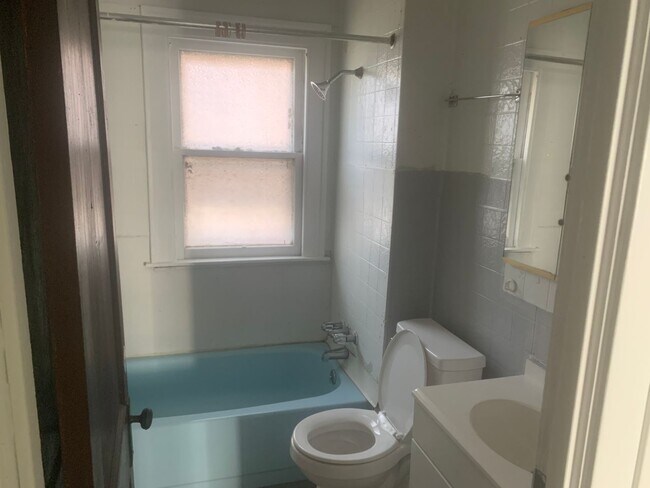 Building Photo - Charming 3-bedroom Section 8 Accepted!
