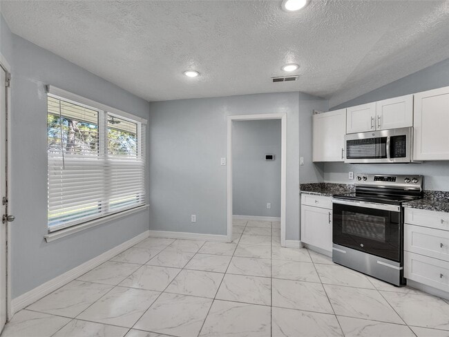 Building Photo - 6410 Barrygate Dr