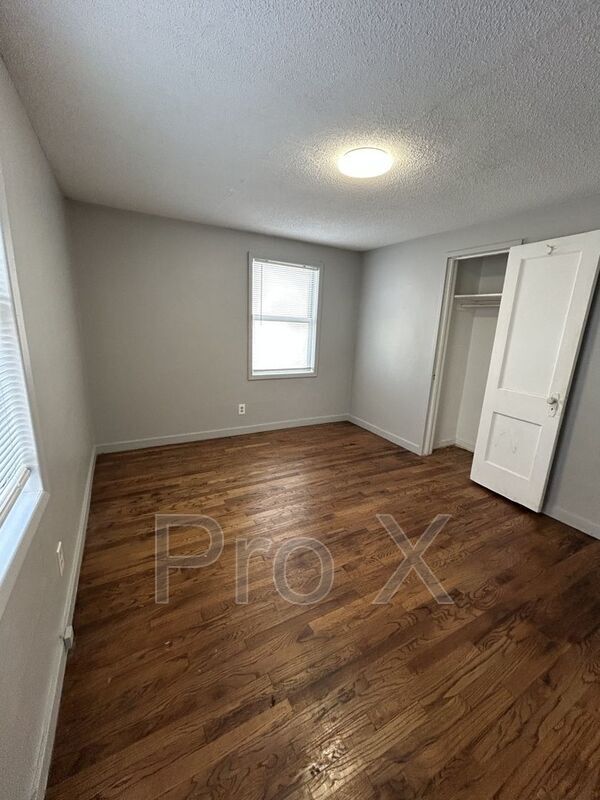 Building Photo - 463 Fieldcrest Dr