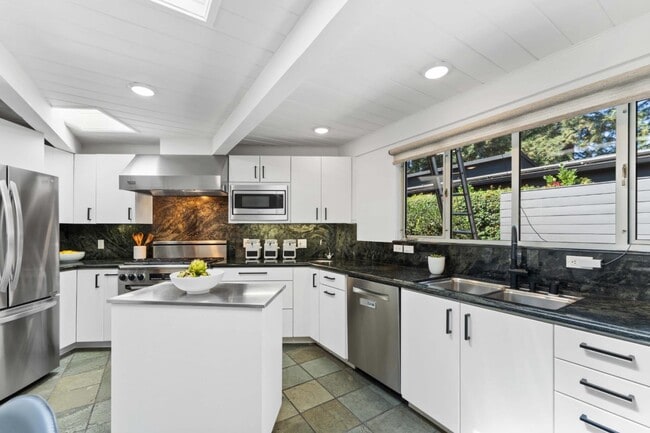 Building Photo - 705 Evergreen St