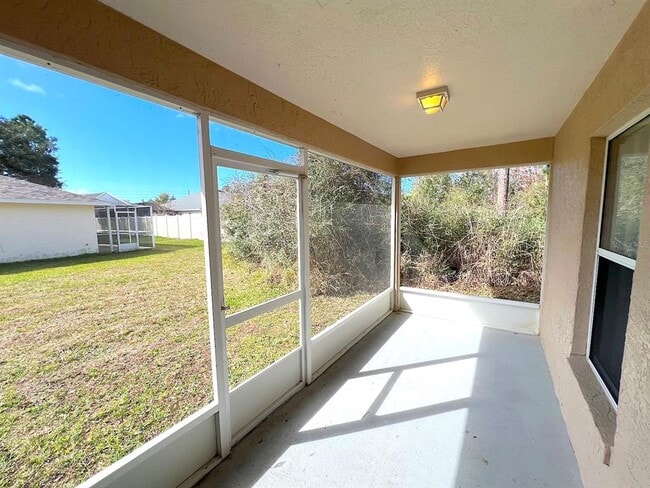 Building Photo - 4 Eton Ln