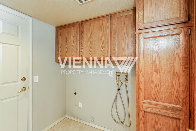 Building Photo - 441 N Lexington Dr