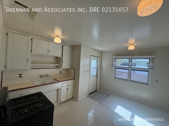 Building Photo - 456 Davidson-#B