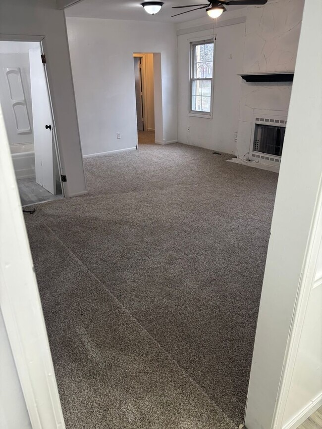 Building Photo - 3 bedroom, 2 bath in Harvard Park.