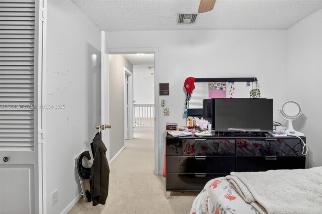 Building Photo - 9481 Oak Grove Cir