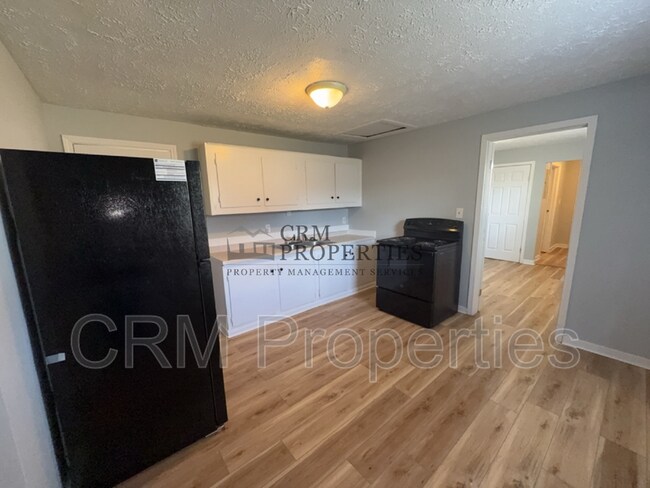 Building Photo - 1528 E Gimber St