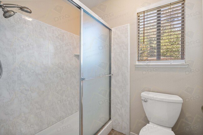 Building Photo - 2713 Mozart Dr