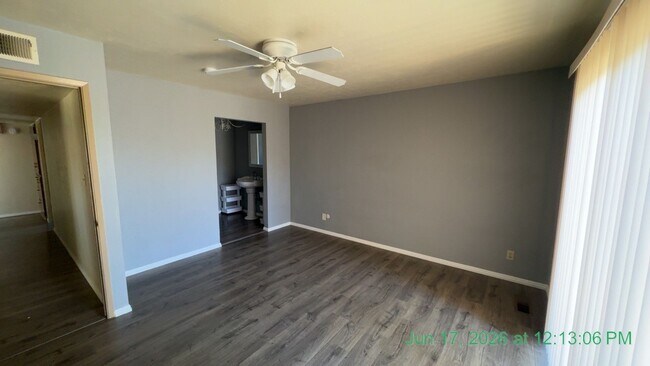 Building Photo - South West Visalia Now Ready!
