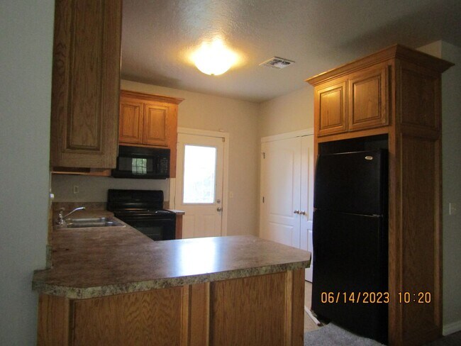 Building Photo - ALL ELECTRIC HOME!! PETS NEGOTIABLE WITH OWNER APPROVAL!!
