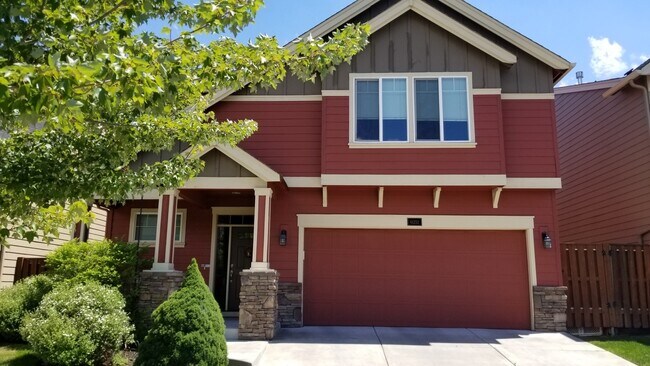 Primary Photo - VIDEOTOUR: Stunning Home with Lots of Spac...