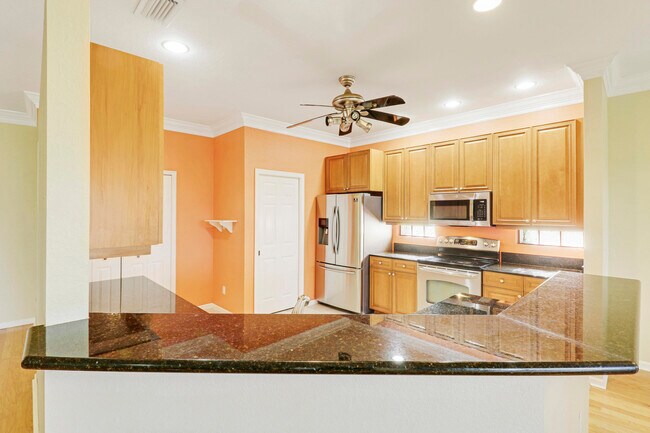 Building Photo - 595 Waverly Cir