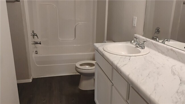 Building Photo - 1701 Forest Dr