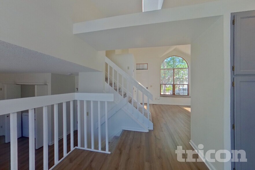 Building Photo - 6570 Stonehedge Dr
