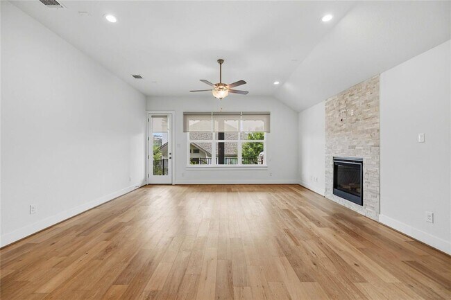 Building Photo - 401 Sitlington Ln