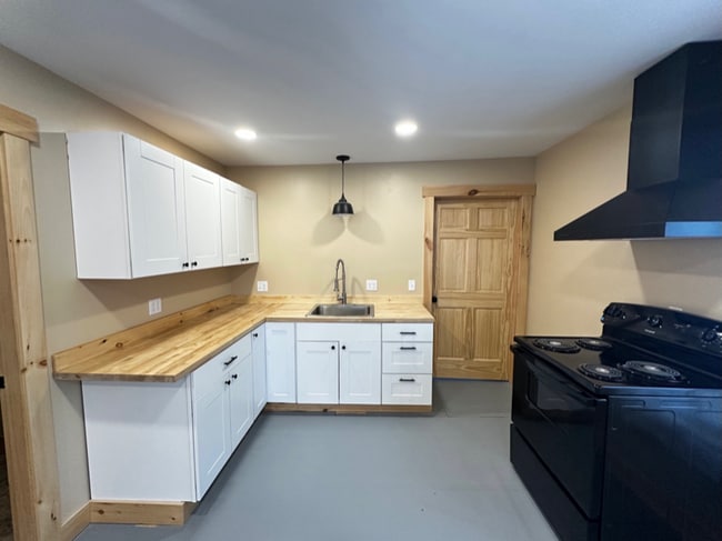 Building Photo - 38 Main St