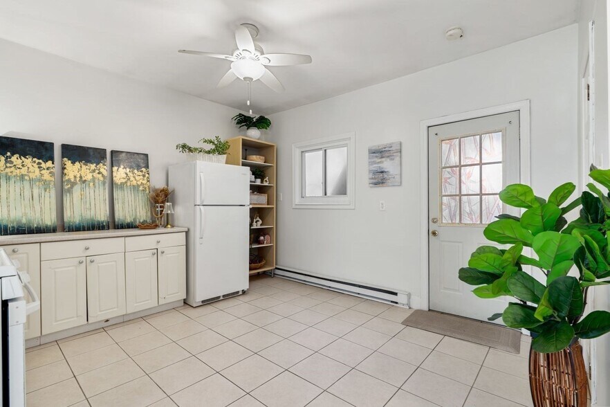 Building Photo - 377 Dorchester St