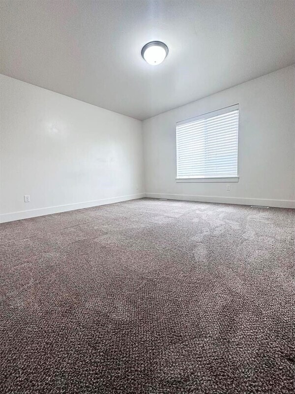 Building Photo - 2575 W 450 N