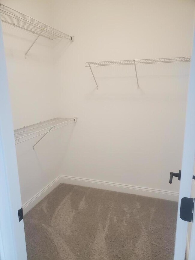 Building Photo - 725 Quail Ln