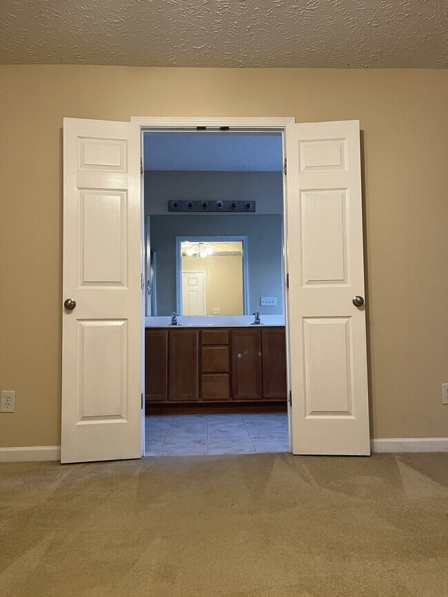 Building Photo - 2011 Orlimar Ct