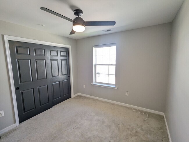 Building Photo - Two Level END UNIT condo in East of Market...