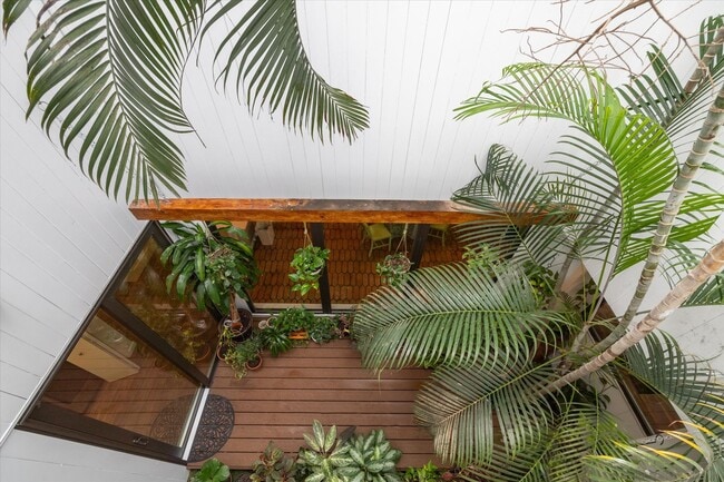 Building Photo - 7922 Woodway Dr