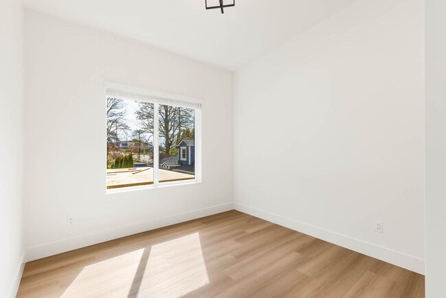 Building Photo - 108 6th St South
